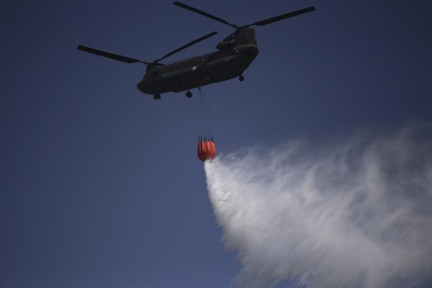 Τα Chinook της Αεροπορίας Στρατού στην κατάσβεση των πυρκαγιών – Δείτε βίντεο